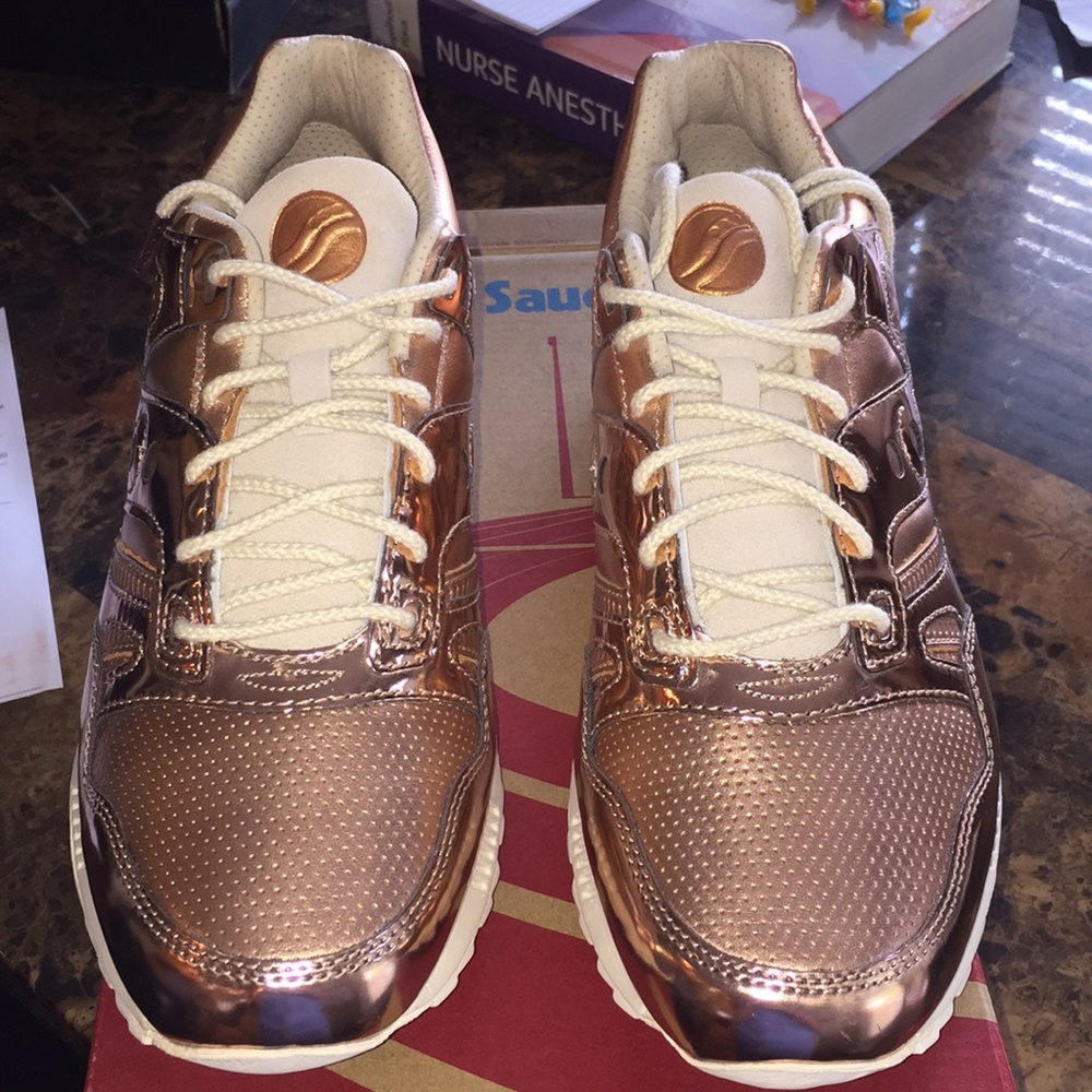 Saucony NWT NIB Rose gold
